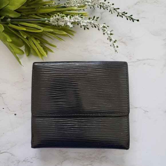 AUTHENTIC LOUIS VUITTON BLACK EPI LEATHER COMPACT SNAP WALLET - Picture 2 of 16